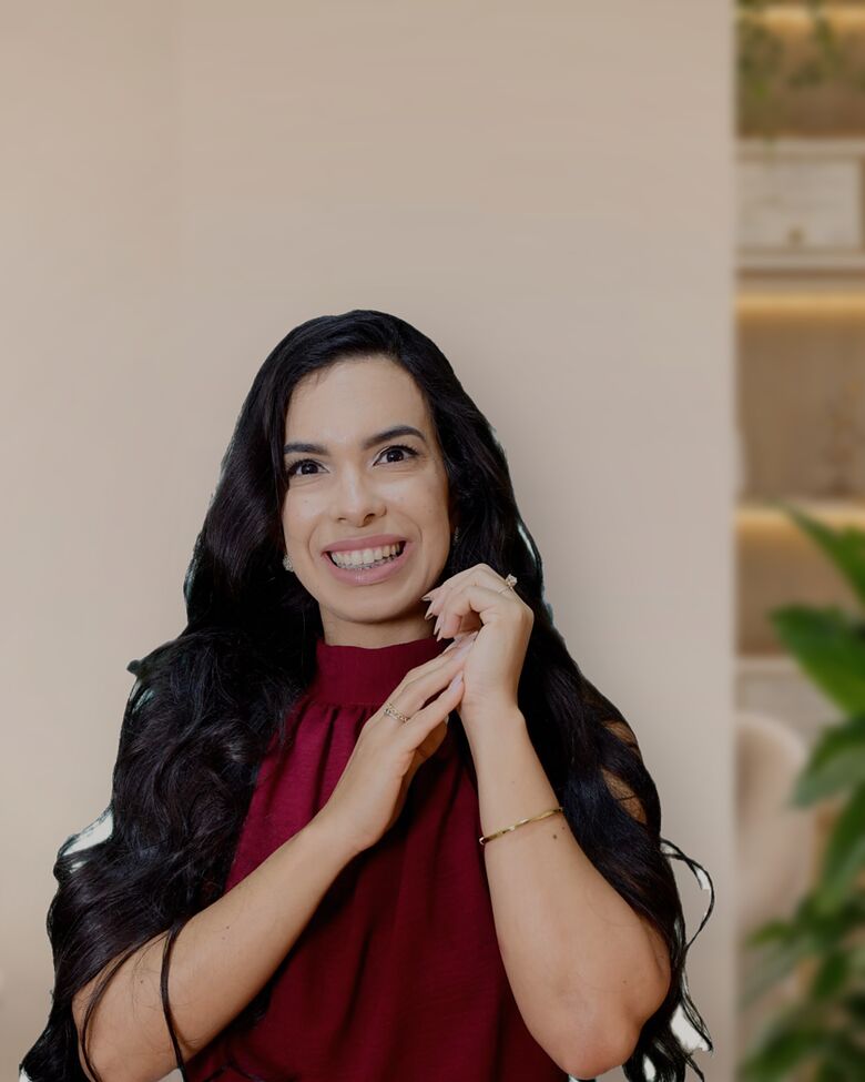 Bárbara Carvalho, nutricionista clínica, no consultório