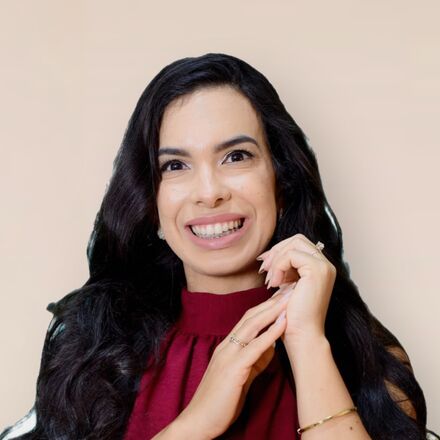 Bárbara Carvalho, nutricionista clínica, no consultório